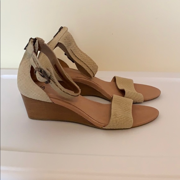 UGG Shoes - UGG tan leather ankle wedge, size 10